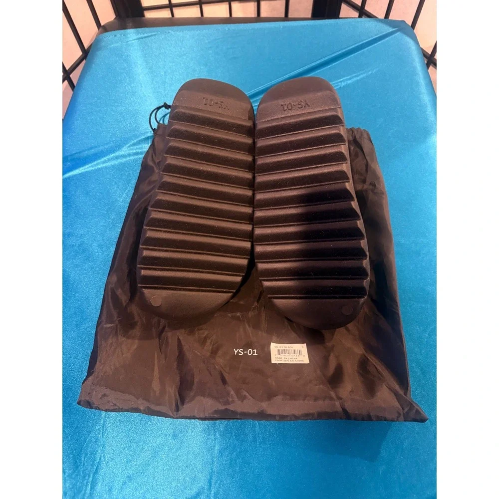 Yeezy 🔥 sleek